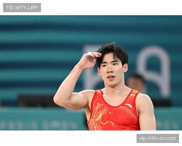 张博恒训练完直接瘫地上啃香蕉，这自律和摆烂的切换也太真实了