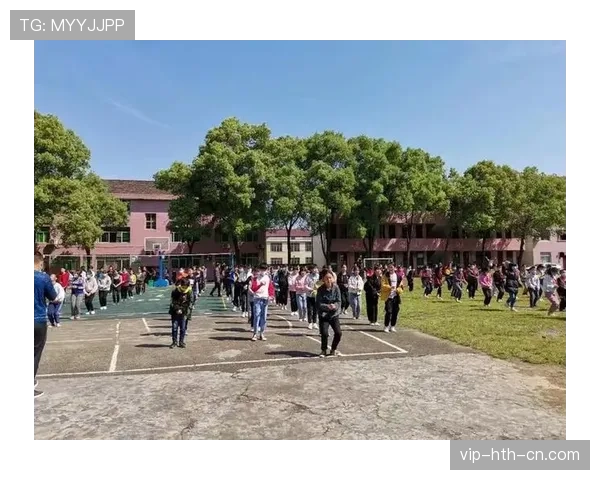 孙悦发的这张早餐图，随手一摆就是五星酒店既视感，普通人看了只好默默存钱