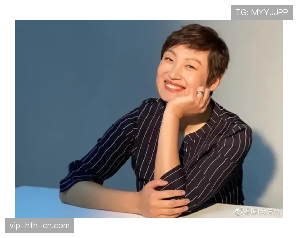 看杨昊的生活照——吃饭像隔壁大哥，上场像电影男主，反差太冲